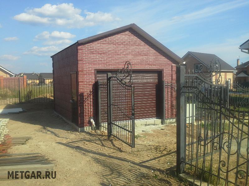 Гараж 4,2 х 5,4 м - секционные ворота